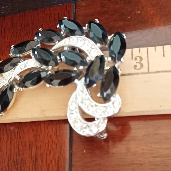 Vtg SIGNED Sarah Coventry Vienna Nights Black Navette Rhinestone Spray Brooch - Picture 4 of 5
